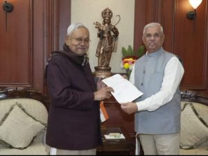 Bihar में मौजूदा सरकार हुई खत्म, मुख्यमंत्री Nitish Kumar ने पद से इस्तीफा दिया