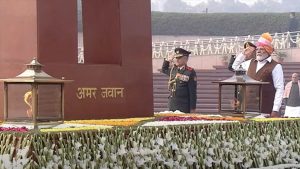वॉर मेमोरियल पहुंचे पीएम, देश के लिए प्राण न्यौछावर करने वालों को दी श्रद्धांजलि; थोड़ी देर में शुरू होगी परेड