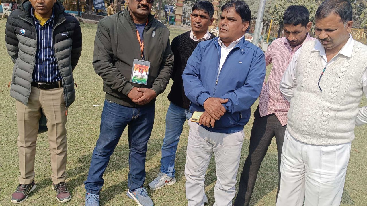 ग्रामीण सफाई कर्मचारियों ने अपनी मांगों को लेकर एक संबोधित ज्ञापन सोंपा