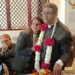 बार एसोसियन के चुनाव में नव निर्वाचित अध्यक्ष बने प्रदीप सिन्हा  के चेंबर बधाई देने वालो की  लगी भीड़