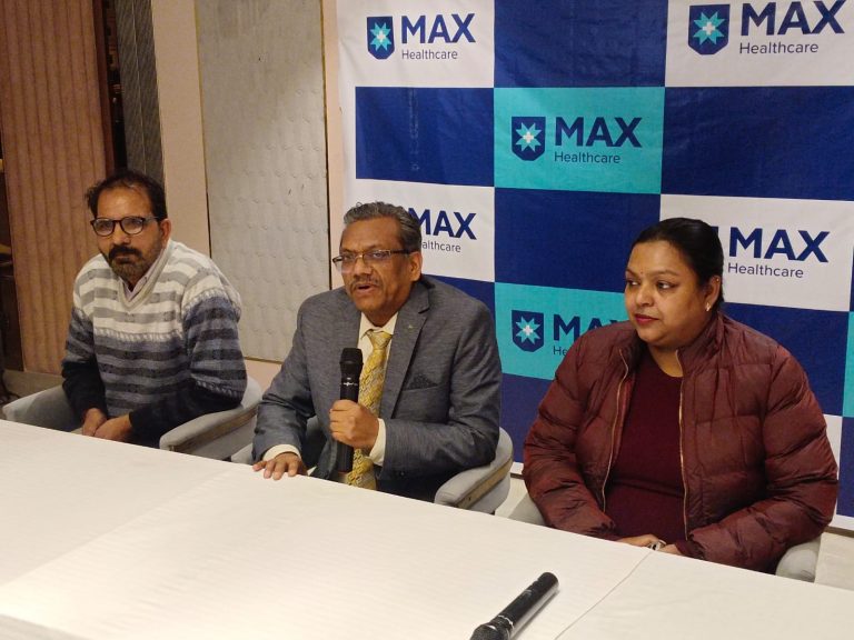ओरल कैंसर से पीड़ित मरीज का मैक्स हॉस्पिटल वैशाली में हुआ सफल इलाज