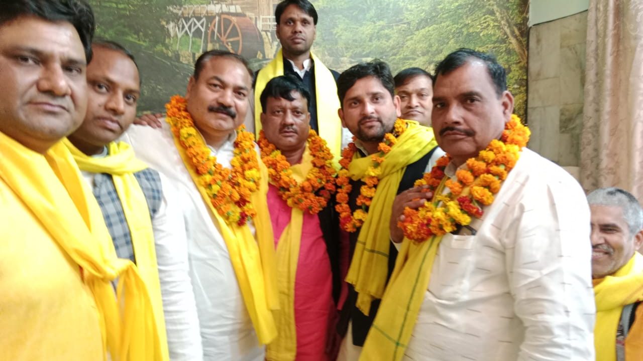 सपा-बसपा छोड़ कर आए लोगों नें सुभासपा की सदस्यता ग्रहण की