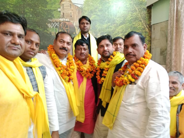 सपा-बसपा छोड़ कर आए लोगों नें सुभासपा की सदस्यता ग्रहण की