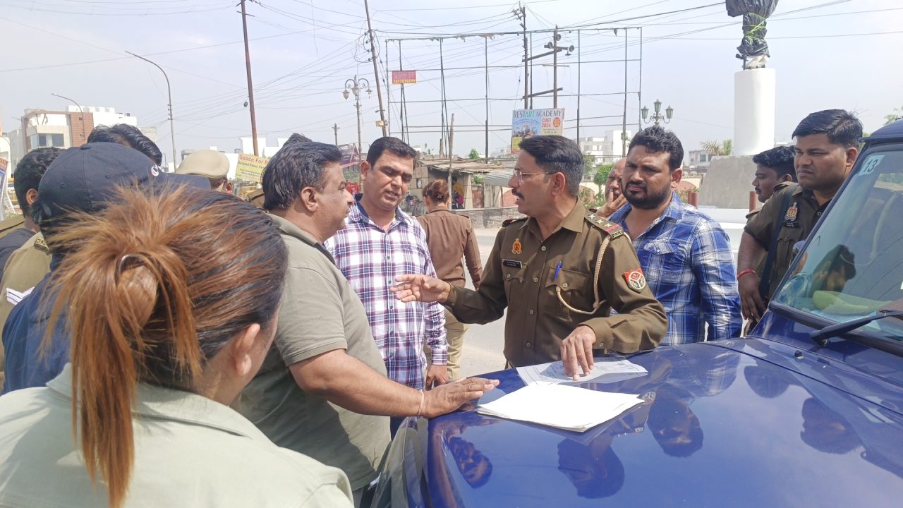 पिंक बूथ बनाने के नाम पर  सिबिल लाईन पुलिस कर रही अवैध कब्जा, पीड़ित ने लगाई न्याय की गुहार