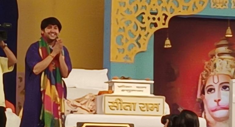 बागेश्वर धाम बाबा धीरेन्द्र कृष्ण शास्त्री का लगा दिव्य दरबार, भक्तों के हरे संकट।