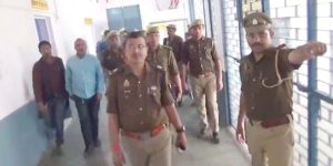 पुलिस की लापारवाही से ज़िला अस्पताल से शिशा तोड़ फरार बंदी