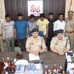 फर्जी बार कोड व नकली सील को बोतल पर टैग लगाकर अवैध शराब बनाने वाले गिरफ्तार