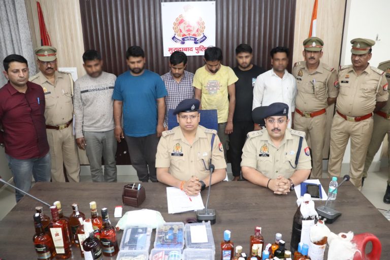 फर्जी बार कोड व नकली सील को बोतल पर टैग लगाकर अवैध शराब बनाने वाले गिरफ्तार