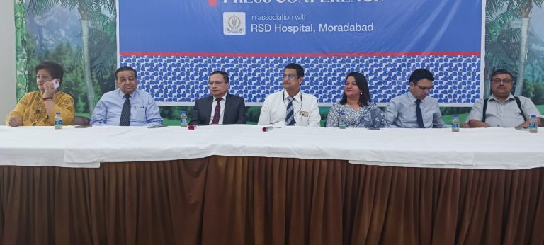 धर्मशिला नारायणा हॉस्पिटल दिल्ली ने मुरादाबाद के एक प्राइवेट अस्पताल में लगाया कैंप