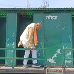 महिला शौचालय में बाथरूम करने घूस गए बीजेपी प्रत्याशी देखे वीडियो