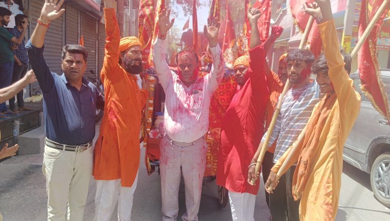 राजस्थान मेहंदीपुर बालाजी दरबार से पद यात्रा कर ज्योत लेकर आए