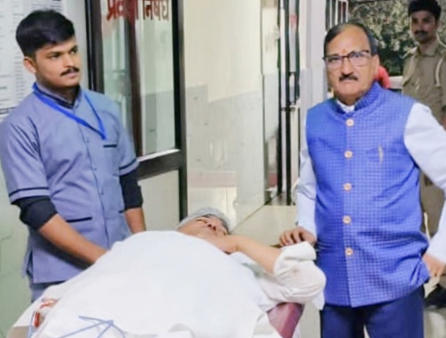 मुरादाबाद बाईपास पर भाजपा राष्ट्रीय महामंत्री कार को पीछे से रौंदा, महामंत्री दुष्यंत अस्पताल में भर्ती