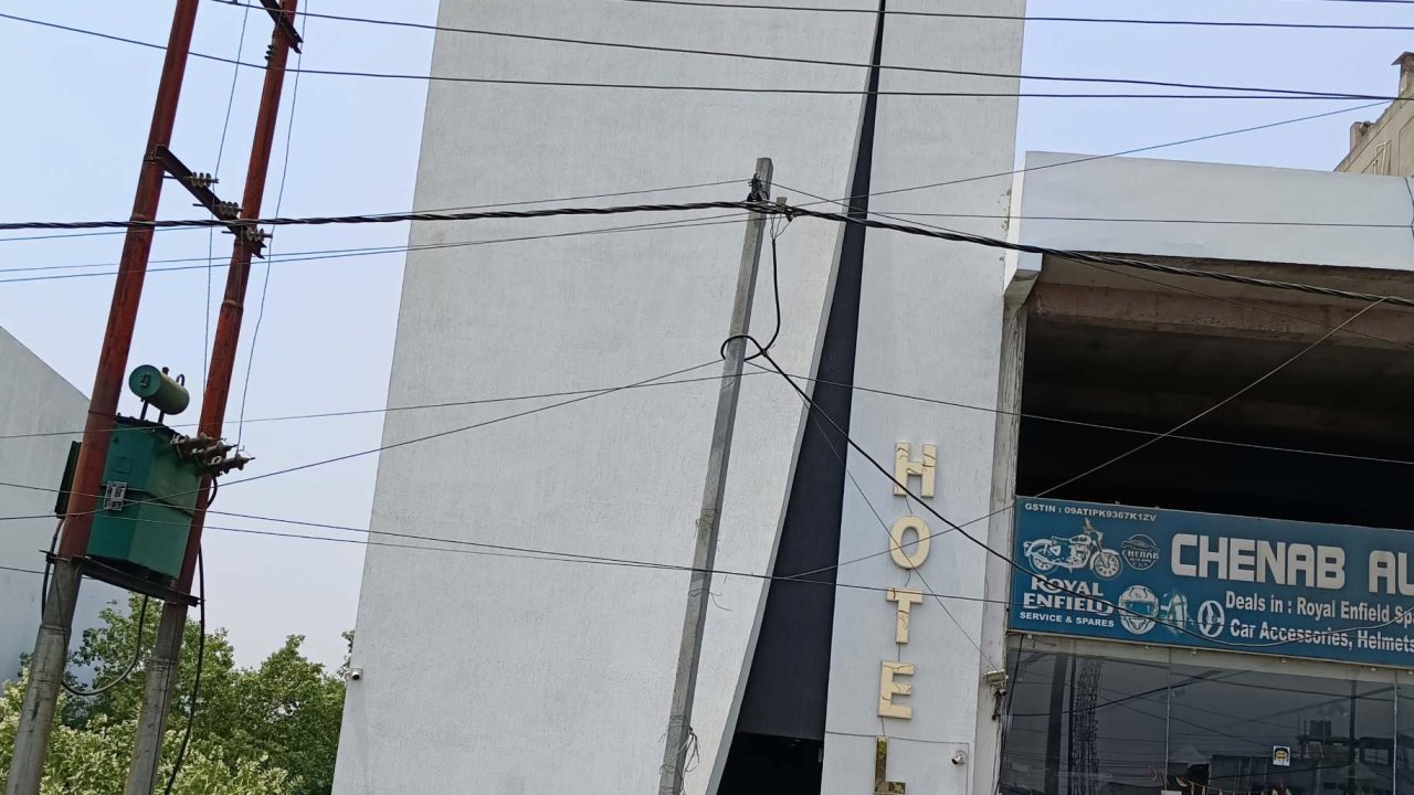 अग्निशमन विभाग की लापरवाही से कही यह होटल न बन जाएं लोगो की जान का दुश्मन