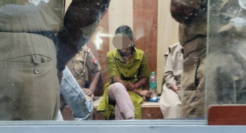 कलयुगी बेटी ने प्रेमी संग गला रेतकर पिता की निर्मम की हत्या