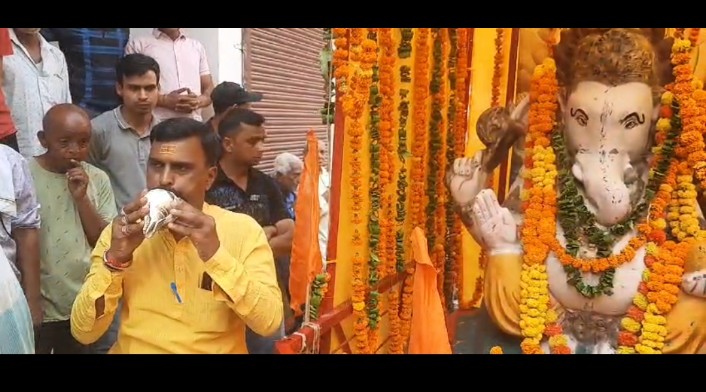 कांठ में धूमधाम के साथ निकाली गई भगवान परशुराम शोभायात्रा