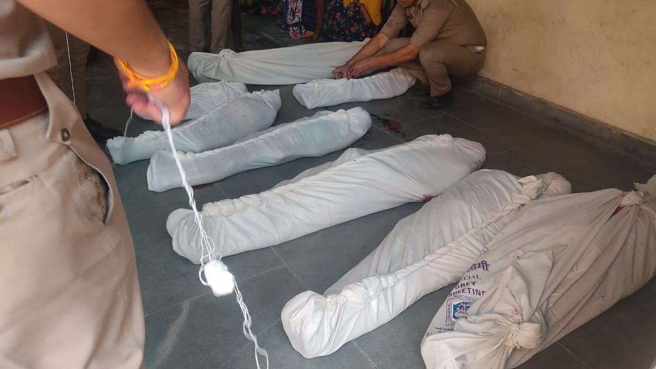 हादसे में एक ही परिवार के आठ लोगो की दर्दंनाक मौत
