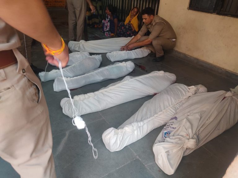 हादसे में एक ही परिवार के आठ लोगो की दर्दंनाक मौत