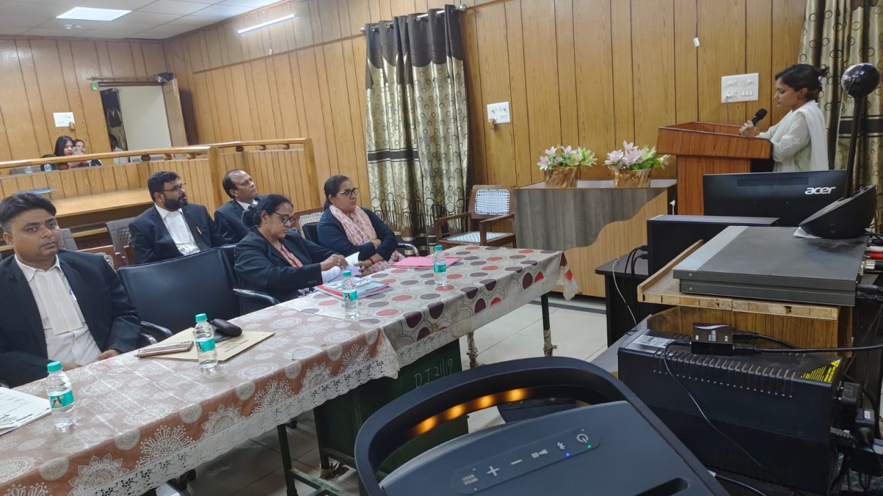 एक जुलाई से लागू हो रहे नए कानून को लेकर जिला विधिक सेवा प्राधिकरण मुरादाबाद की ओर से दो दिवसीय प्रशिक्षण कार्यक्रम का आयोजन