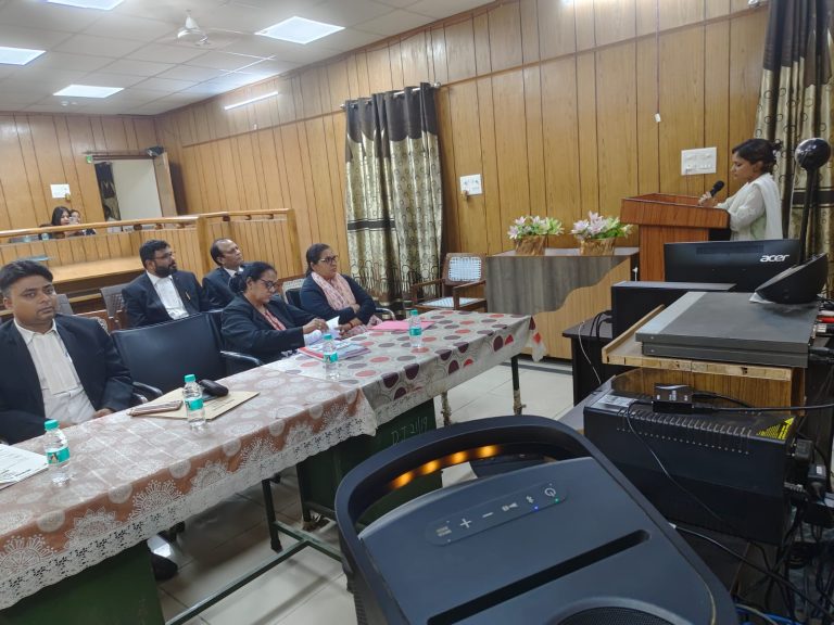 एक जुलाई से लागू हो रहे नए कानून को लेकर जिला विधिक सेवा प्राधिकरण मुरादाबाद की ओर से दो दिवसीय प्रशिक्षण कार्यक्रम का आयोजन