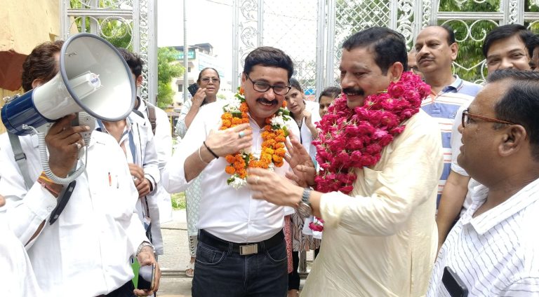 संदीप बडोला के पांचवीं बार प्रदेश अध्यक्ष बनने पर कर्मचारियों ने किया जमकर स्वागत।