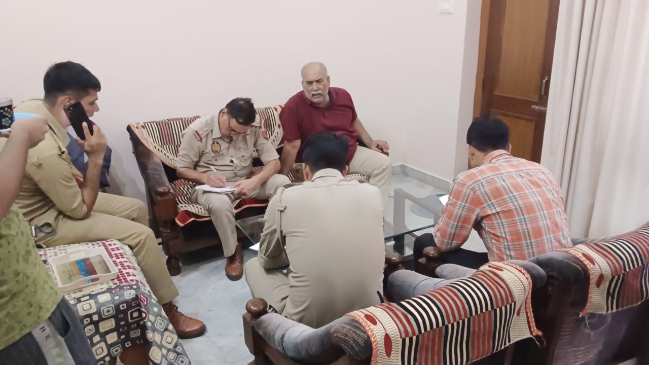 नगर निगम ओर बीजेपी पार्षद की मिली भगत से अवैध रूप से मकान किया ध्वस्त, पीड़ित ने किया आत्महत्या का प्रयास