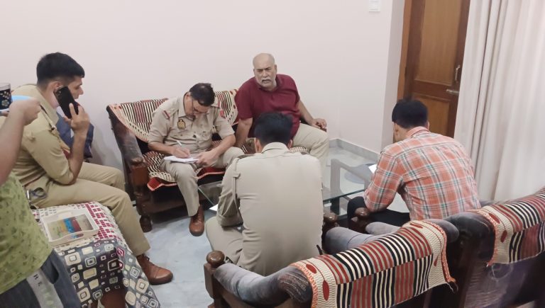 नगर निगम ओर बीजेपी पार्षद की मिली भगत से अवैध रूप से मकान किया ध्वस्त, पीड़ित ने किया आत्महत्या का प्रयास