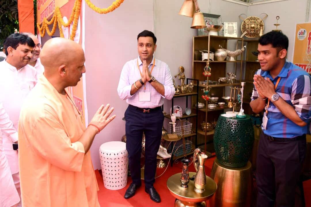 रोजगार मेले के उद्घाटन में डिजाइनको एक्सपोर्ट स्टॉल की मुख्यमंत्री ने की जमकर तारीफ