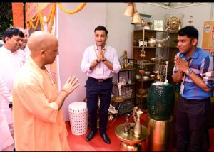 रोजगार मेले के उद्घाटन में डिजाइनको एक्सपोर्ट स्टॉल की मुख्यमंत्री ने की जमकर तारीफ