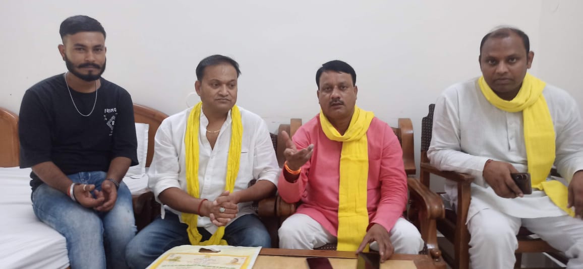 सुभासपा के राष्ट्रीय प्रवक्ता पश्चिमी उत्तर प्रदेश के सभी जिलों में ले रहे हैं बैठक।