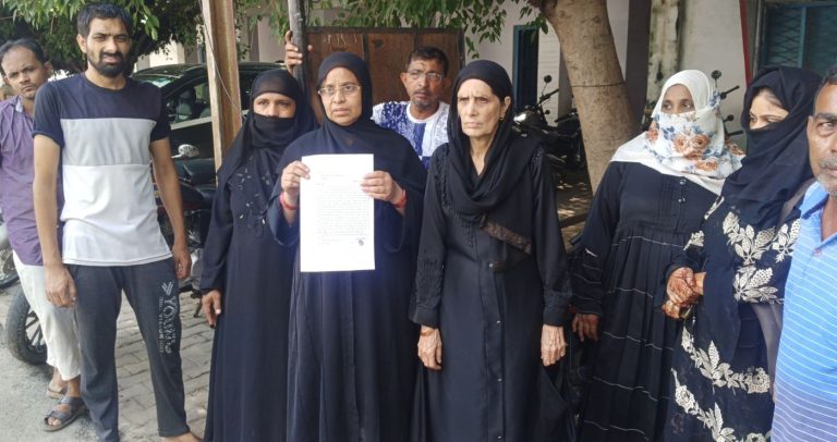 दीवार तोड़कर रास्ता निकालने को रोका तो जमकर हुई मारपीट थाना पुलिस नही कर रही पीड़ित की मदद