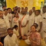 मुरादाबाद पहुंचे गुरु श्रीश्री रविशंकर ने लोहिया परिवार को दिया आशीर्वाद।