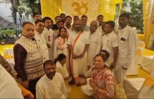 मुरादाबाद पहुंचे गुरु श्रीश्री रविशंकर ने लोहिया परिवार को दिया आशीर्वाद।