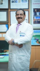 मैक्स सुपर स्पेशलिटी हॉस्पिटल, पटपड़गंज, दिल्ली में एडवांस 3डी रोबोटिक टोटल नी रिसर्फेसिंग सर्जरी: घुटने के प्रत्यारोपण में नई क्रांति