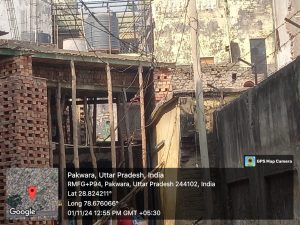 नगर पंचायत पाकबड़ा में जमकर अवैध निर्माण,राजकीय इंटर कालेज की दीवार के ऊपर एक निजी निर्माण के लिंटर डाले जाने  की शिकायत