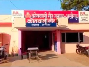 असलाहों से लेस बोलेरो गाड़ी सवार बदमाशो ने अलीगढ़ हाइवे पर जज की कार का किया पीछा,चौकी में रुककर जज ने बचाई जान