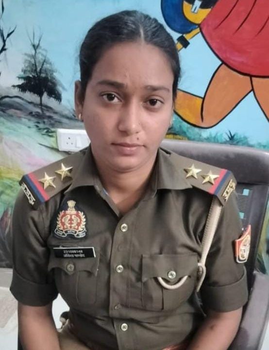यूपी पुलिस की महिला उपनिरीक्षक रिश्वत लेते रंगे हाथ गिरफ्तार