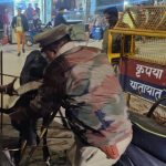 यूपी पुलिस के दरोगा ने की बेजुबान की मदद , अब हर जगह हो रही यूपी पुलिस की प्रशंसा
