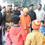 मुख्यमंत्री ने जनता दर्शन में 300 लोगों की समस्याएं सुनीं सीएम योगी आदित्यनाथ नेहर पीड़ित की समस्या का समाधान करने को तत्पर और प्रतिबद्ध है सरकार