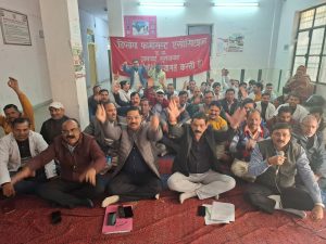 डिप्लोमा फार्मासिस्ट एसोसिएशन उत्तर प्रदेश के आह्वान पर आज 24 सूत्री मांगों के निराकरण हेतु प्रदेश के समस्त जनपदों में चीफ फार्मासिस्ट एवं फार्मासिस्टों ने मुख्य चिकित्सा अधिकारी कार्यालय पर एक दिवसीय धरना दिया