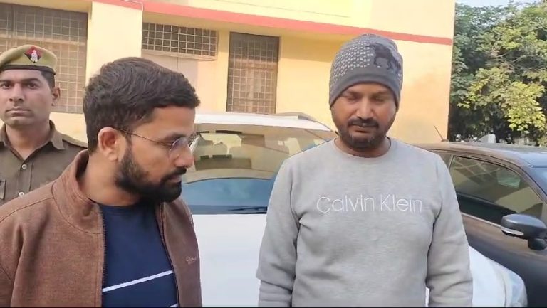 मुरादाबाद थाना मझोला पुलिस ने पकड़े दो शातिर वाहन चोर,चोरी की तीन  कार बरामद,  चार सदस्य मिलकर दे रहे थे चोरी की घटना को अंजाम