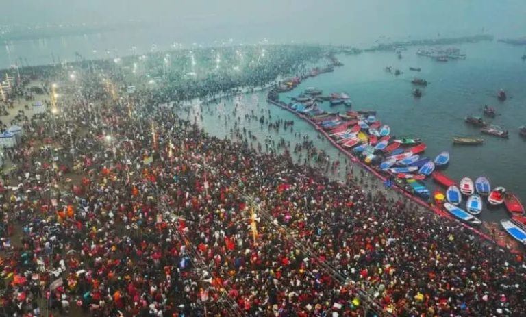 महाकुंभ 2025 पहले दिन अनुमान से भी अधिक श्रद्धालुओं ने लगाई आस्था की डुबकी*