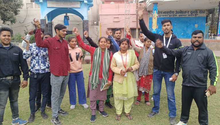 नगर निगम लगी प्राइवेट कंपनी के कर्मचारियों ने लगाए गम्भीर आरोप, कहा पदाधिकारी,वीडियो कॉल करते है, करते है अभद्रता