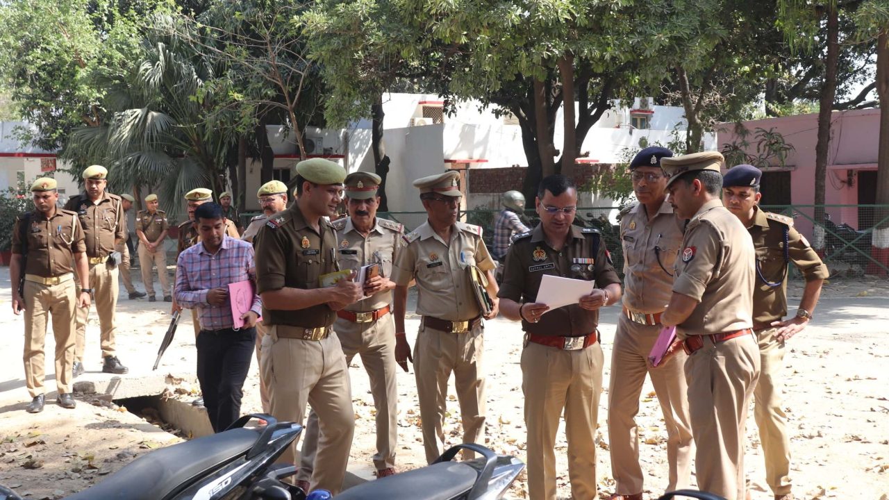 वरिष्ठ पुलिस अधीक्षक, मुरादाबाद : पुलिस प्रशिक्षण के दृष्टिगत रिजर्व पुलिस लाईन्स, मुरादाबाद का भ्रमण/निरीक्षण किया