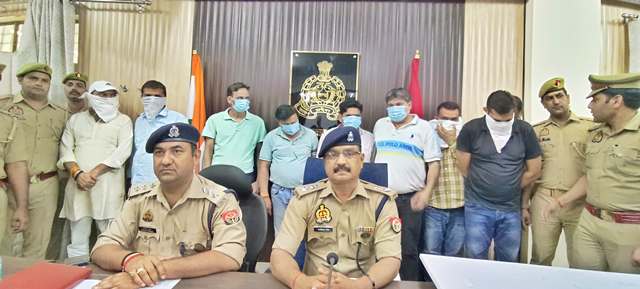 आईपीएल मैच पर ऑनलाइन सट्टा खिलवाते प्राइमरी स्कूल के शिक्षक व सपा के पूर्व छात्र संघ अध्यक्ष सहित 9 लोगों को पुलिस ने गिरफ़्तार किया