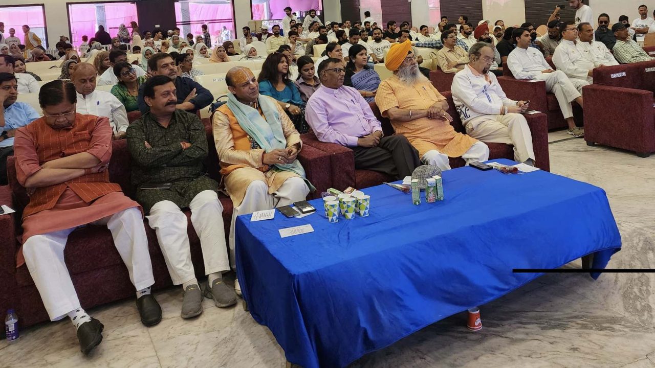 वर्क संस्था द्वारा अभिव्यक्ति के माध्यम से हिंदू मुस्लिम भाईचारा का दिया संदेश। किया ईद मिलन समाहारो का भव्य आयोजन