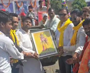 सुभासपा कार्यकर्ताओं ने निषाद जयंती बड़ी धूमधाम से मनाई।