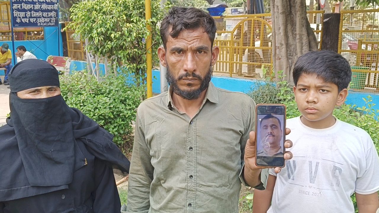 योगी सरकार में पुलिस की दंबगई विकलांग से बोला इंस्पेक्टर योगी सरकार में कटुओं की नहीं होती सुनवाई