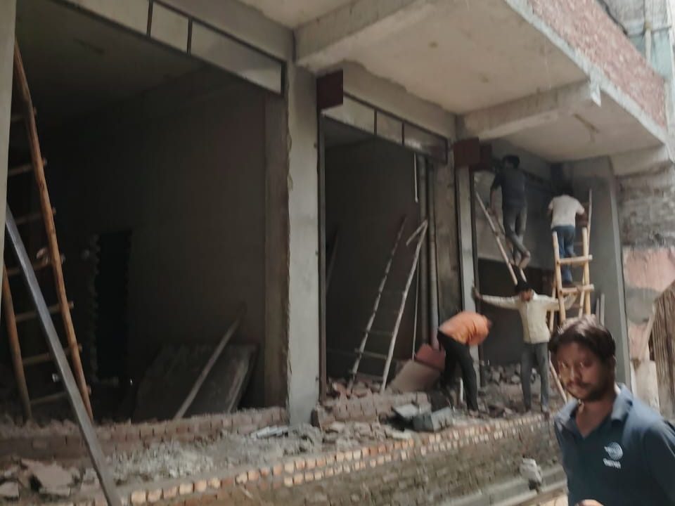 निजी ठेकेदार और मुरादाबाद विकास प्राधिकरण के कर्मचारियों की मिलीभगत से बिना मानचित्र के हो रहा मॉल का निर्माण