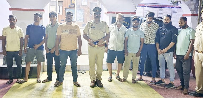 जुआ खेलते 9 जुआरी गिरफ्तार पुलिस ने किया मुकदमा दर्ज
