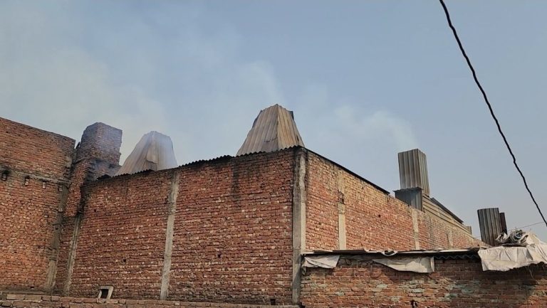 ई-कचरे की अवैध भट्टियों से फैलता जहरीला धुआं,क्षेत्र बासी ले रहे जहरीली सास, प्रदूषण विभाग मौन